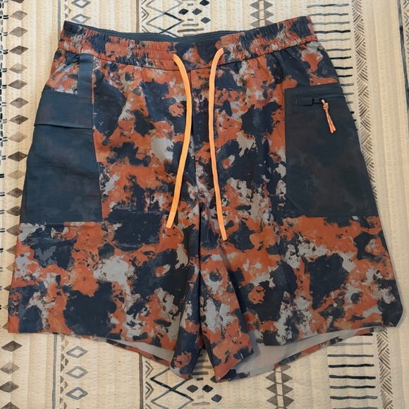 Lululemon Water- Repellent Hiking Short 8" - Picture 8 of 12